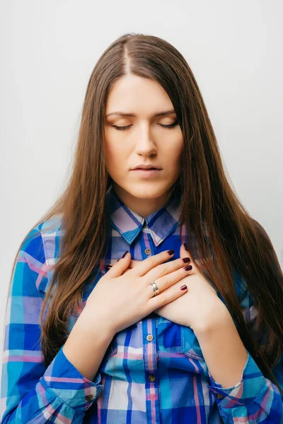 Beautiful Young Woman Her Hands Her Chest — Stock Photo, Image