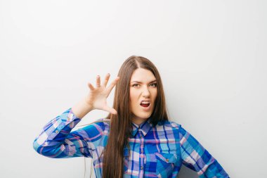 Kadın Eller kapmaya çalışıyor 