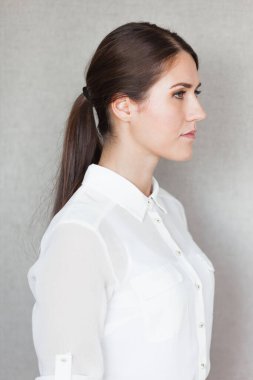 genç bir kadın portresi profili