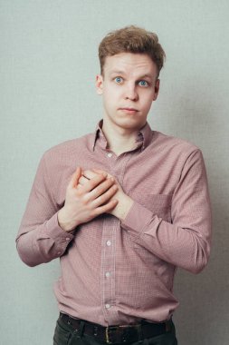 Bileği ağrıyan bir adam