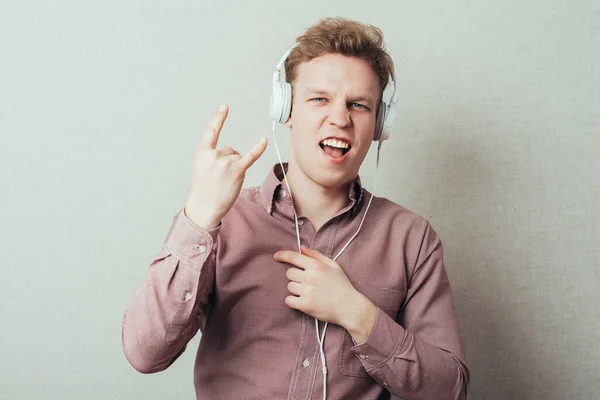 Hombre Con Auriculares Muestra Rock — Foto de Stock