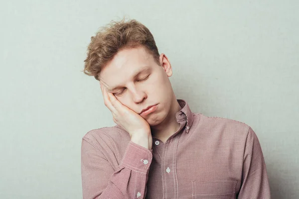 Hombre Durmiendo Sus Manos —  Fotos de Stock