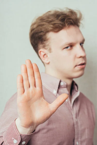 Hombre Mostrando Stop Hand —  Fotos de Stock