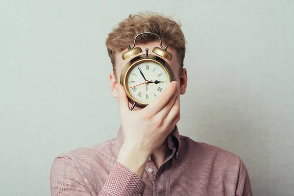 Hombre Con Despertador — Foto de Stock