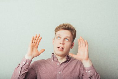 Tamirci sürpriz jest yapıyor.