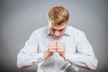 Üzgün bir adamın portresi