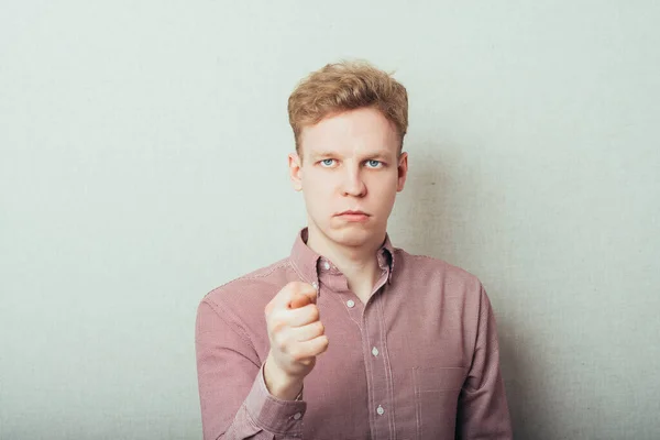 Primer Plano Retrato Feliz Joven Dando Pulgar Dedo Fig Gesto — Foto de Stock