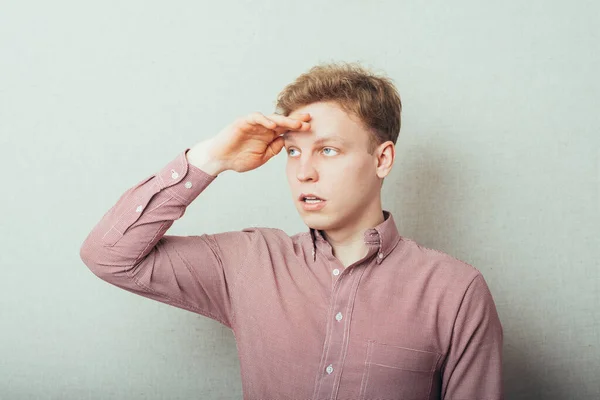 Zakenman Kijk Ver Weg Zoek Iets — Stockfoto