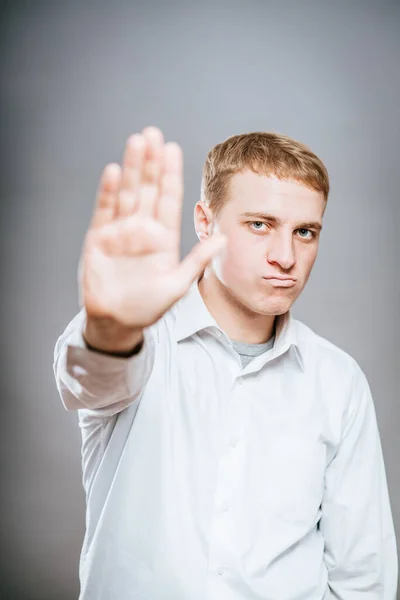 Irritado Atraente Jovem Mostrando Stop Hand — Fotografia de Stock