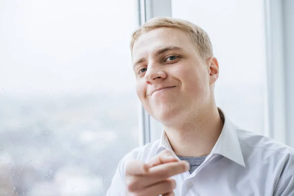 Young Man Pointing Someone Gesture Finger — Stock Photo, Image