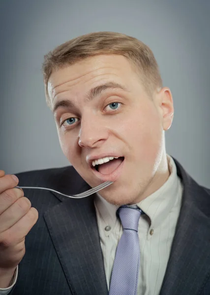 Joven Hombre Feliz Sosteniendo Tenedor — Foto de Stock