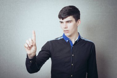 adam bir fikri vardır.