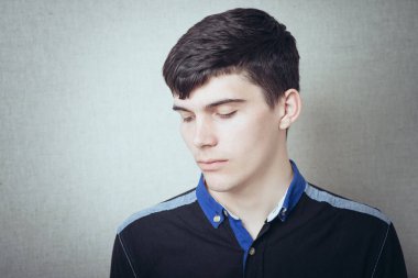 yakışıklı bir genç adam portresi