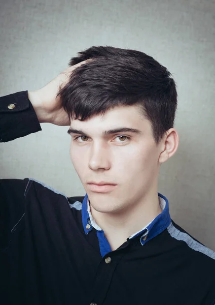 Portrait Brunette Man Scratching His Head — Stock Photo, Image