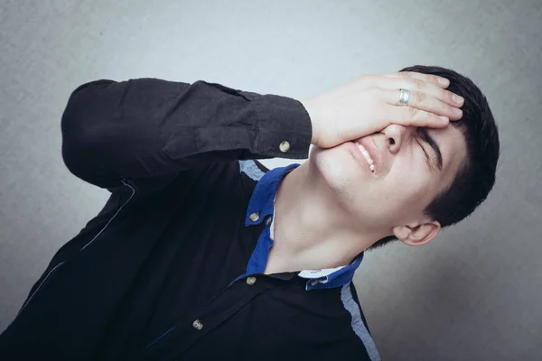 Der Mann Erlitt Einen Schock Und Schlug Mit Der Hand — Stockfoto