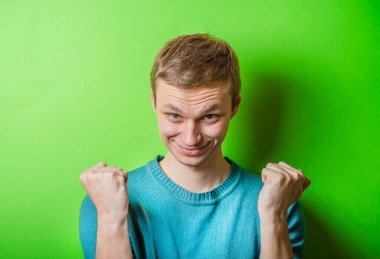 Stüdyodaki genç adam