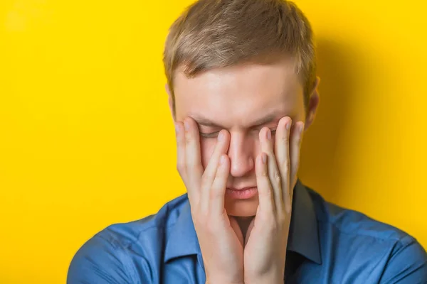 Blond Young Man Thinks Thinks Head Resting Her Hand Looking — Stock Photo, Image