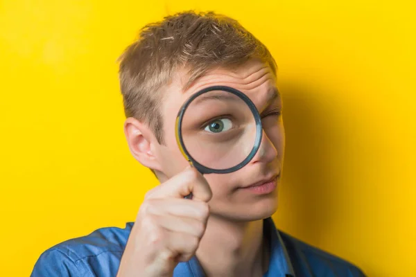 Man Looking Magnifying Glass — Stock Photo, Image