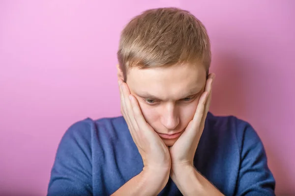 Ritratto Uomo Depresso Che Guarda Basso — Foto Stock