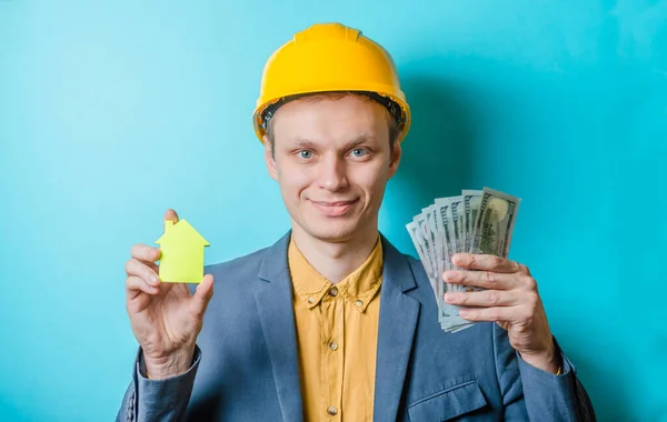 若い男性エンジニアのお金 — ストック写真