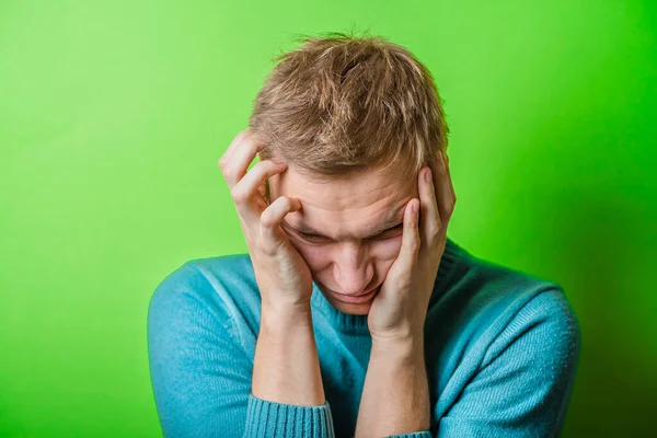 Joven Con Dolor Cabeza —  Fotos de Stock