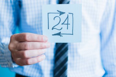 Stüdyo geçmişine karşı tüm gün hizmet