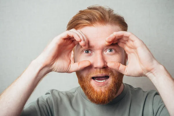 Man Looking Hands Making Binoculars — Stock Photo, Image