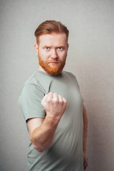 Libérer Ses Émotions Portrait Beau Jeune Homme Barbu Rouge Hipster — Photo