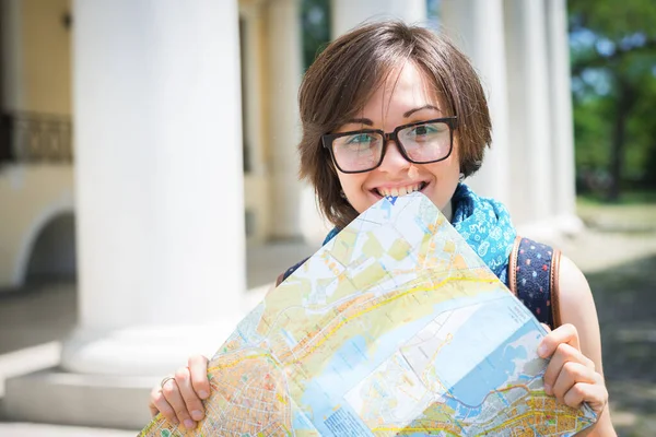 Chica Turista Con Mapa — Foto de Stock