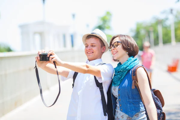 Ein Paar Touristen Beim Fotografieren — Stockfoto