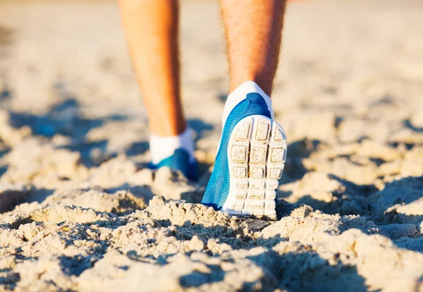 Άνθρωπος Τρέχει Στην Παραλία — Φωτογραφία Αρχείου