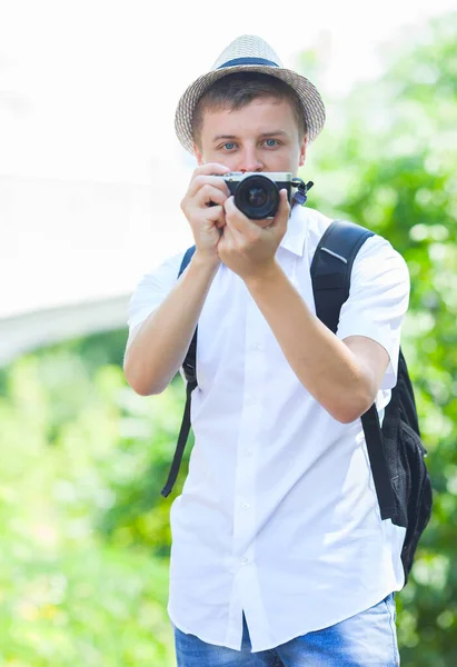 Kleines Mädchen Und Ihr Roller — Stockfoto