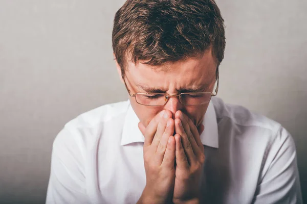 Guy Blows His Nose Sneezing — Stock Photo, Image