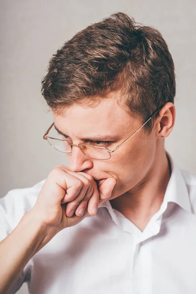 Tänkande Kille Glasögon — Stockfoto