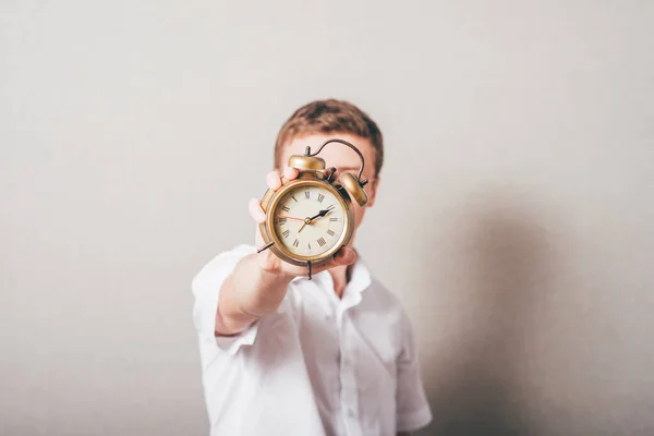 Retrato Joven Con Despertador — Foto de Stock