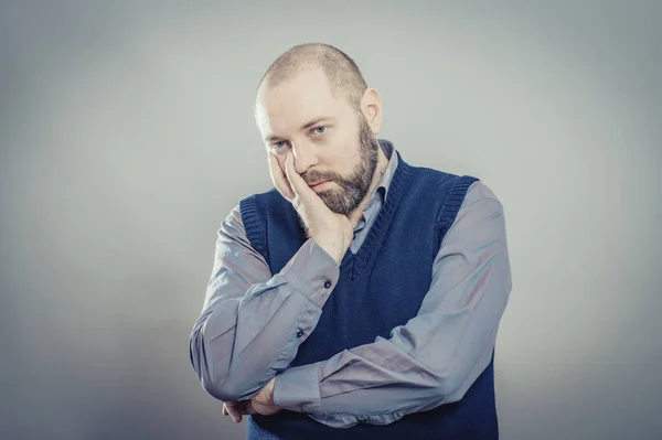 Homme Ennuyé Sur Fond Gris — Photo