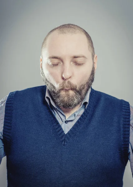 Hombre Chupando Sus Mejillas — Foto de Stock