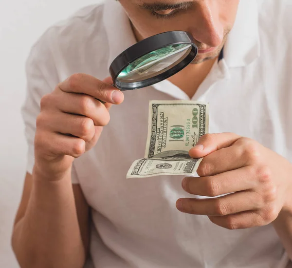 Joven Contra Fondo Estudio — Foto de Stock