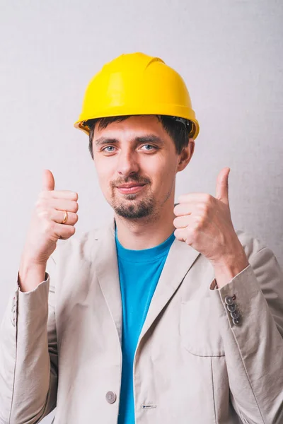 Homem Capacete Construção Mostrando Polegares Para Cima — Fotografia de Stock