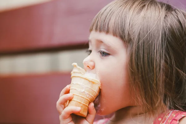 Bambino Con Gelato — Foto Stock