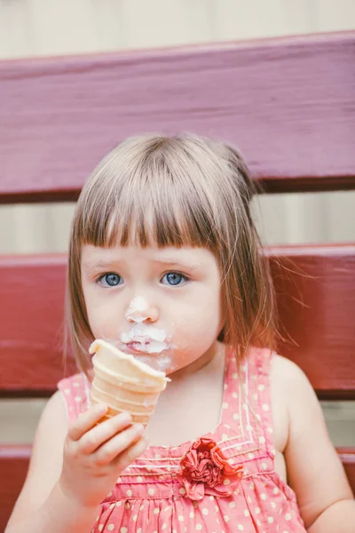 Bambino Con Gelato — Foto Stock