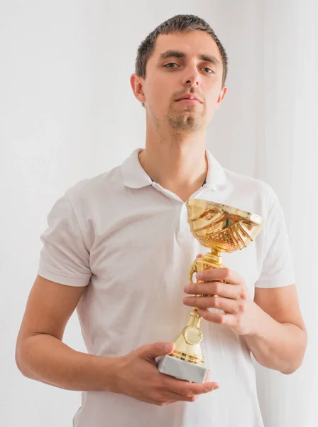 Joven Contra Fondo Estudio — Foto de Stock