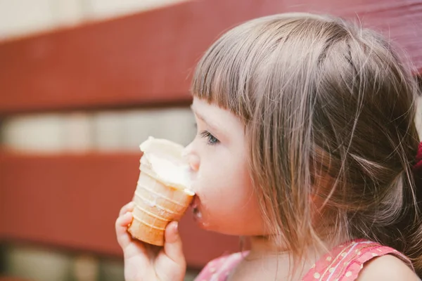 Bambino Con Gelato — Foto Stock