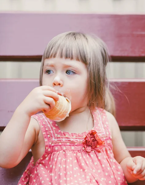 Bebé Con Helado — Foto de Stock