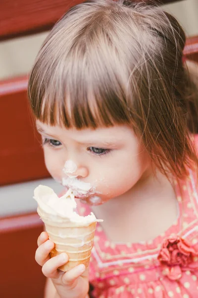 Bebé Con Helado Imagen de stock