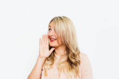 Birilerini ara. Stüdyo geçmişine karşı kadın