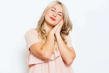 Uyu. Stüdyo geçmişine karşı kadın