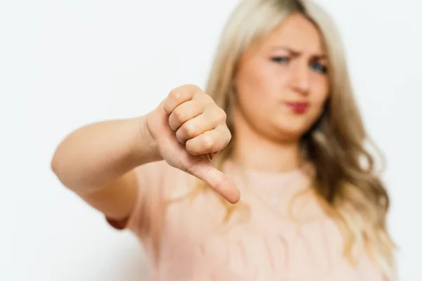 Mulher Mostrando Polegar Para Baixo Gesto — Fotografia de Stock