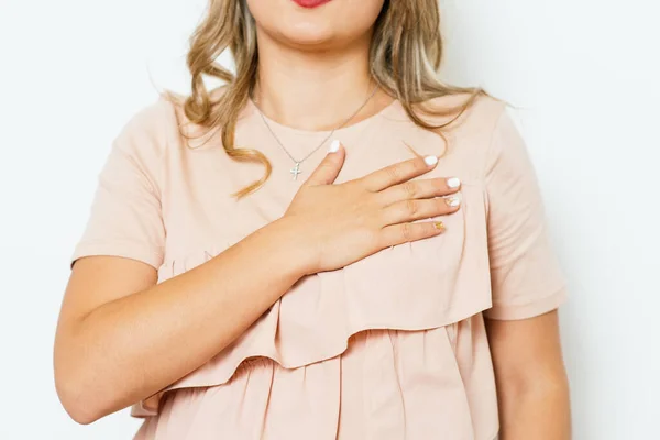 Een Vrouw Die Naar Volksliederen Luistert Patriot — Stockfoto