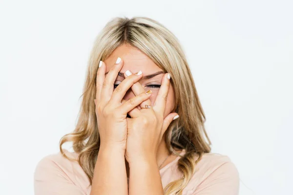 Mujer Cubre Cara Mano — Foto de Stock